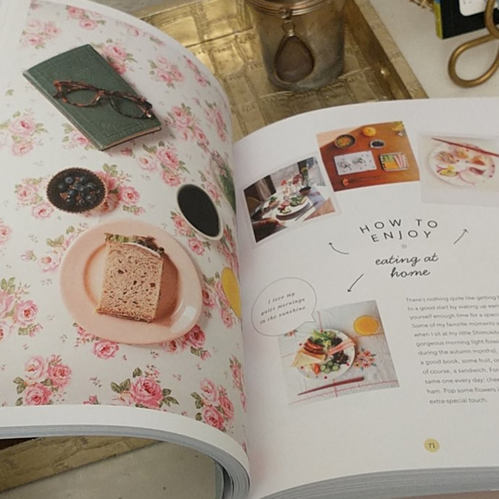 Hello Tokyo Book - Picture 4 of 4